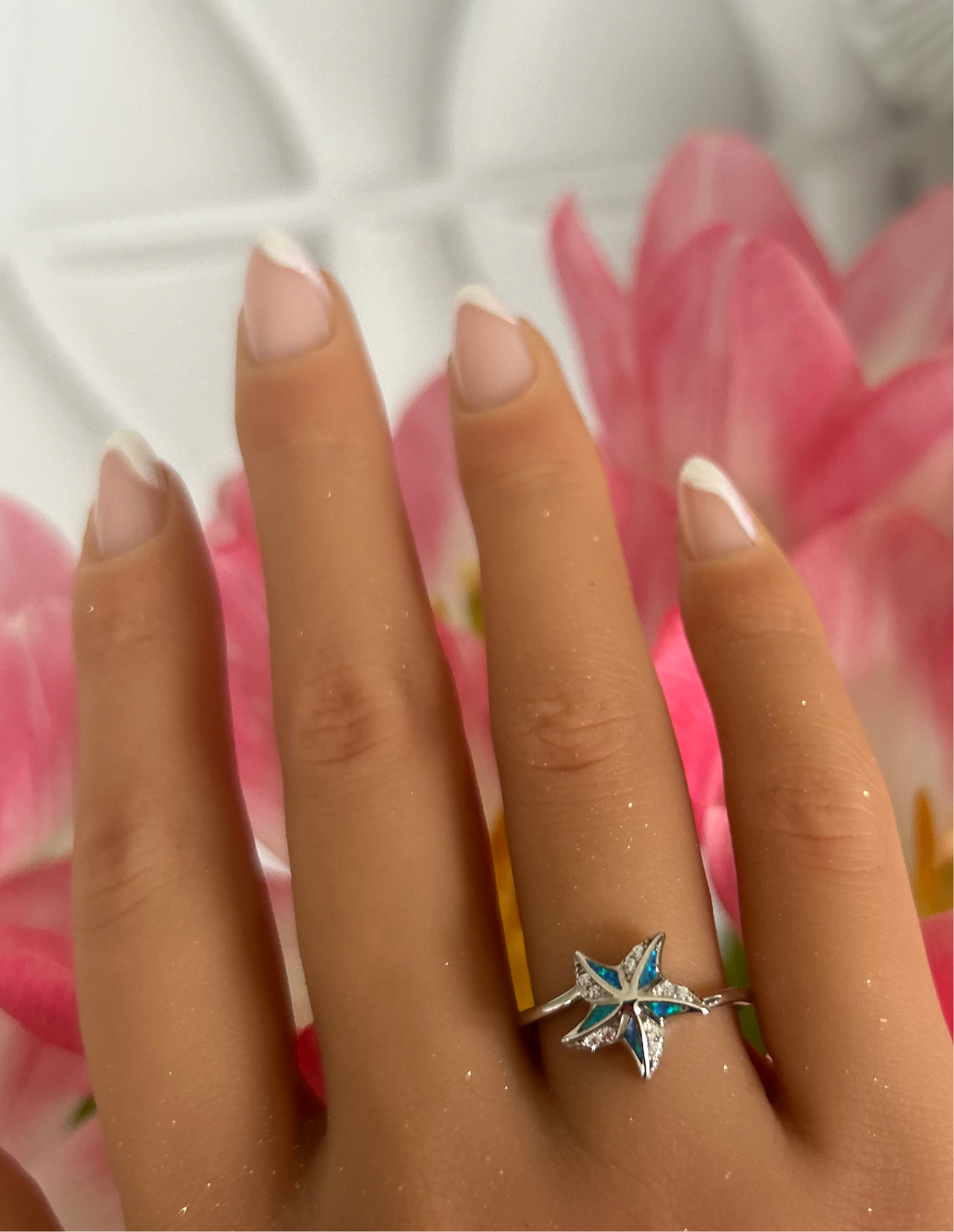 Sortija estrella de mar con piedra opal azul