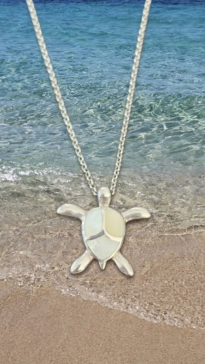 Collar de tortuga con piedra madre perla