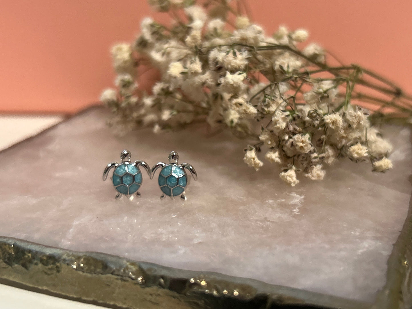Pantallas de tortugas con piedra larimar