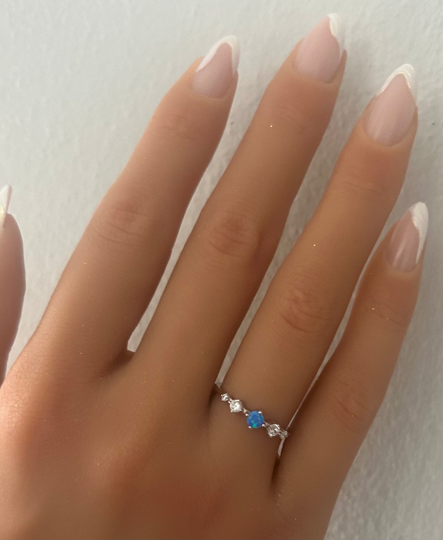 Sortija con opal azul