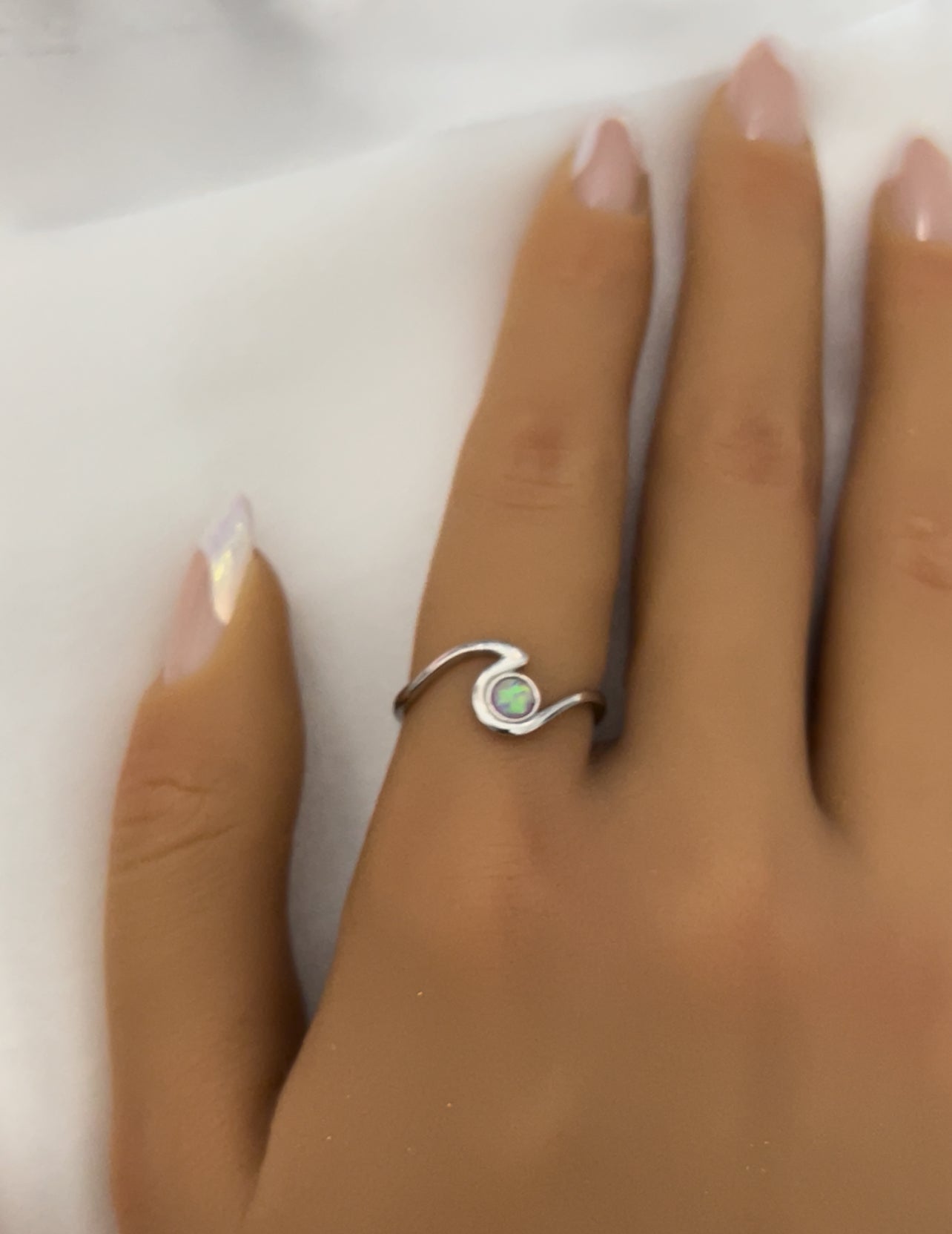 Sortija de ola con piedra opal rosa