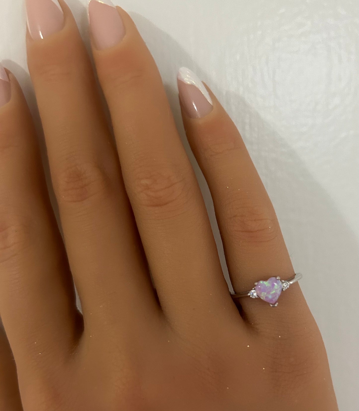 Sortija de corazón con piedra opal rosa