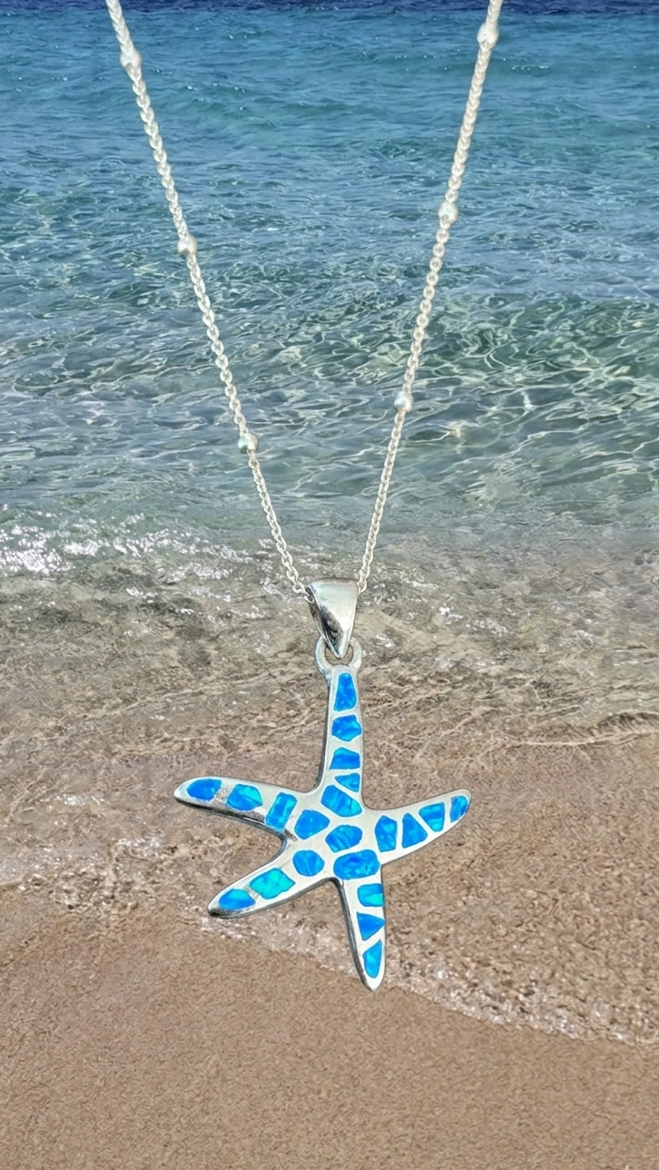 Collar de estrella de mar con piedra opal azul