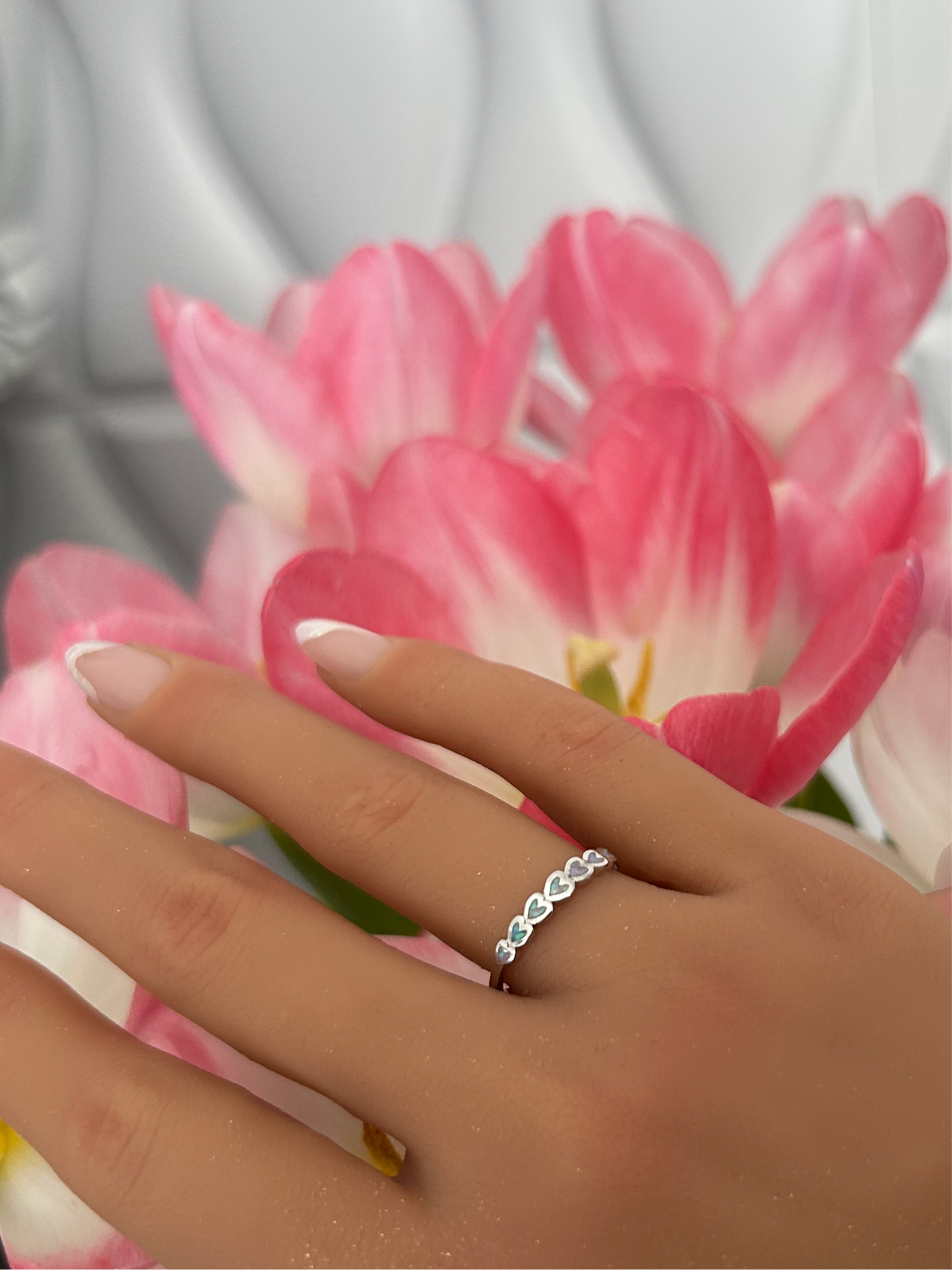 Sortija de corazones opal rosa