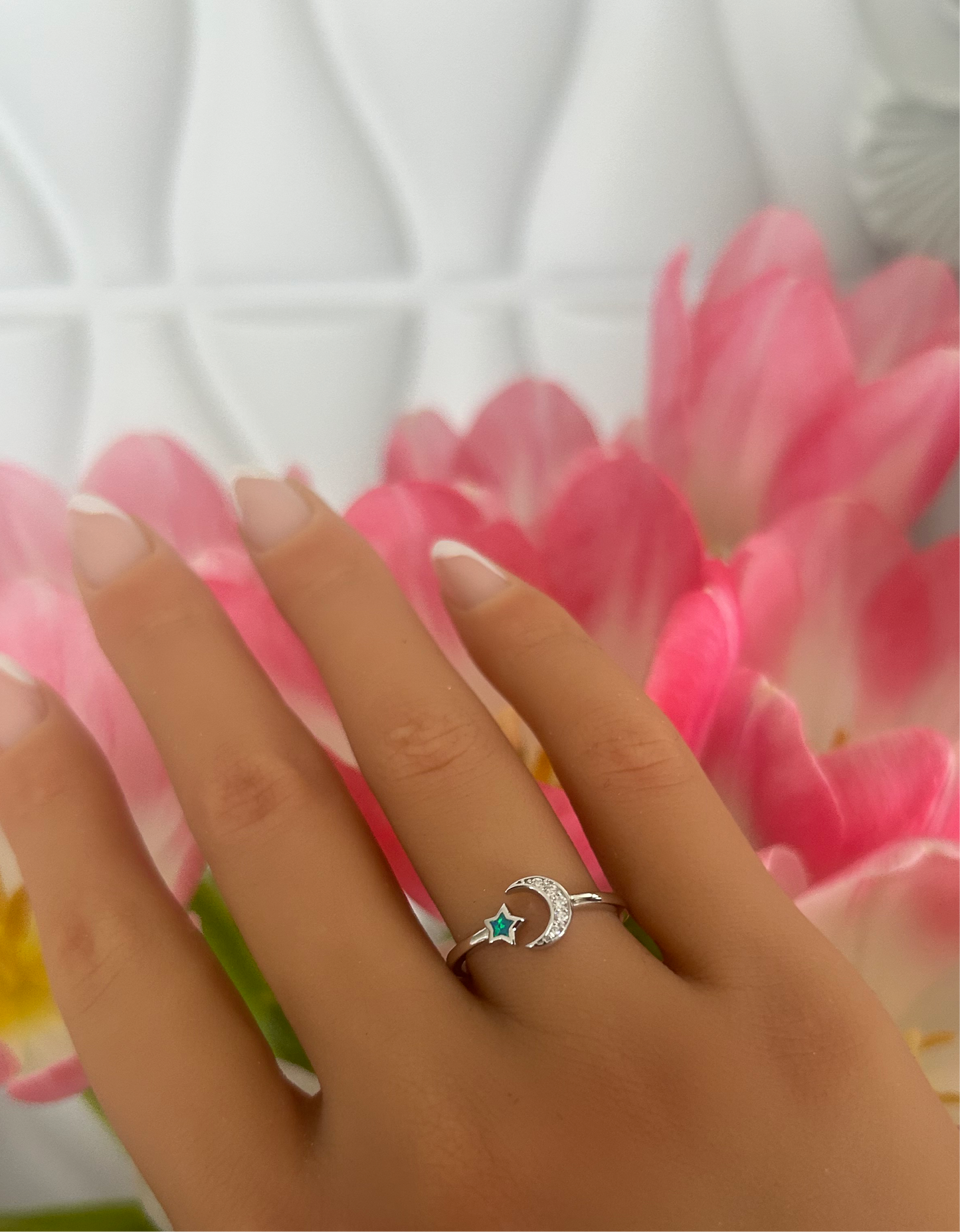 Sortija de luna y estrella con piedra opal azul