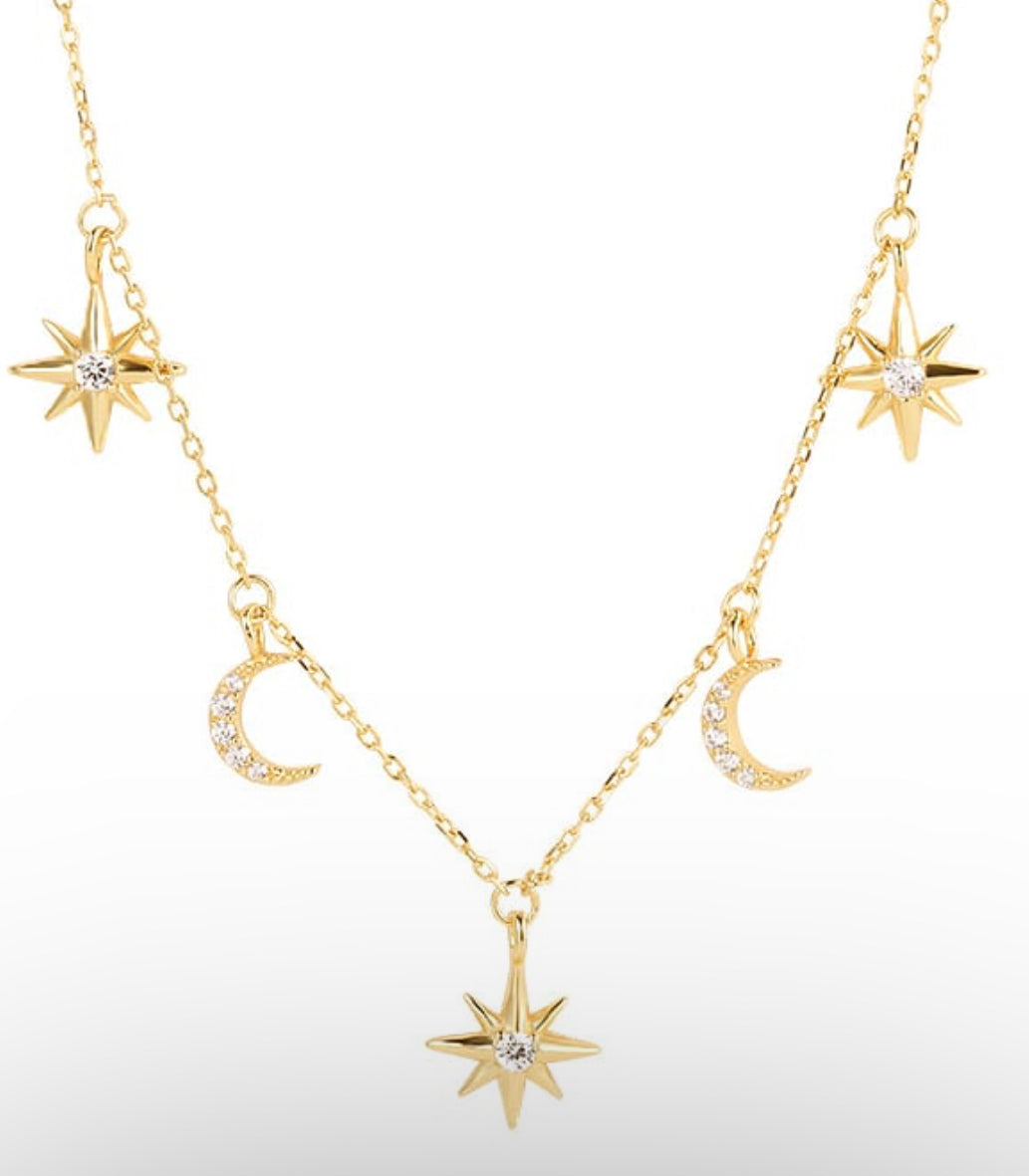 Collar de estrellas y lunas dorado