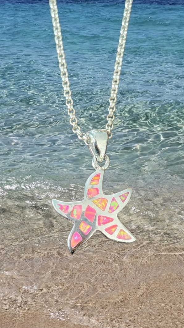 Collar de estrella de mar con piedra opal rosa