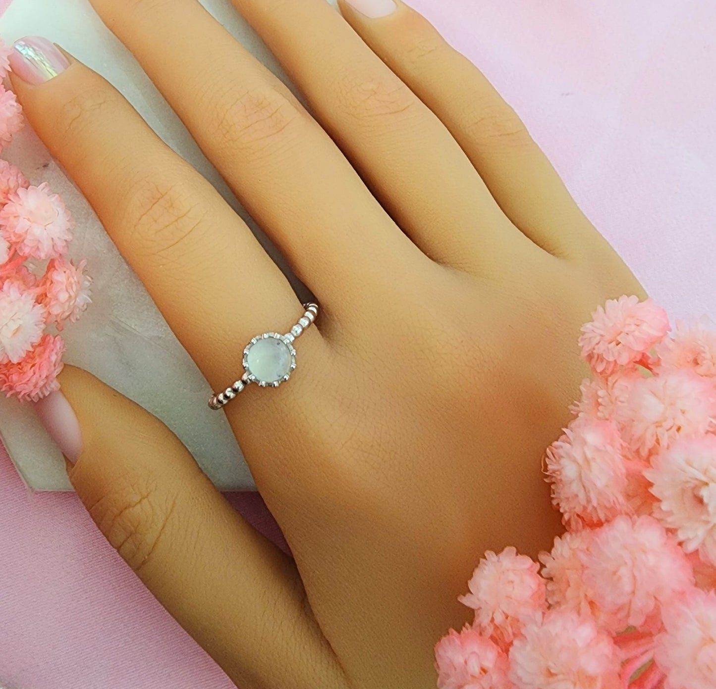 Sortija con piedra moonstone