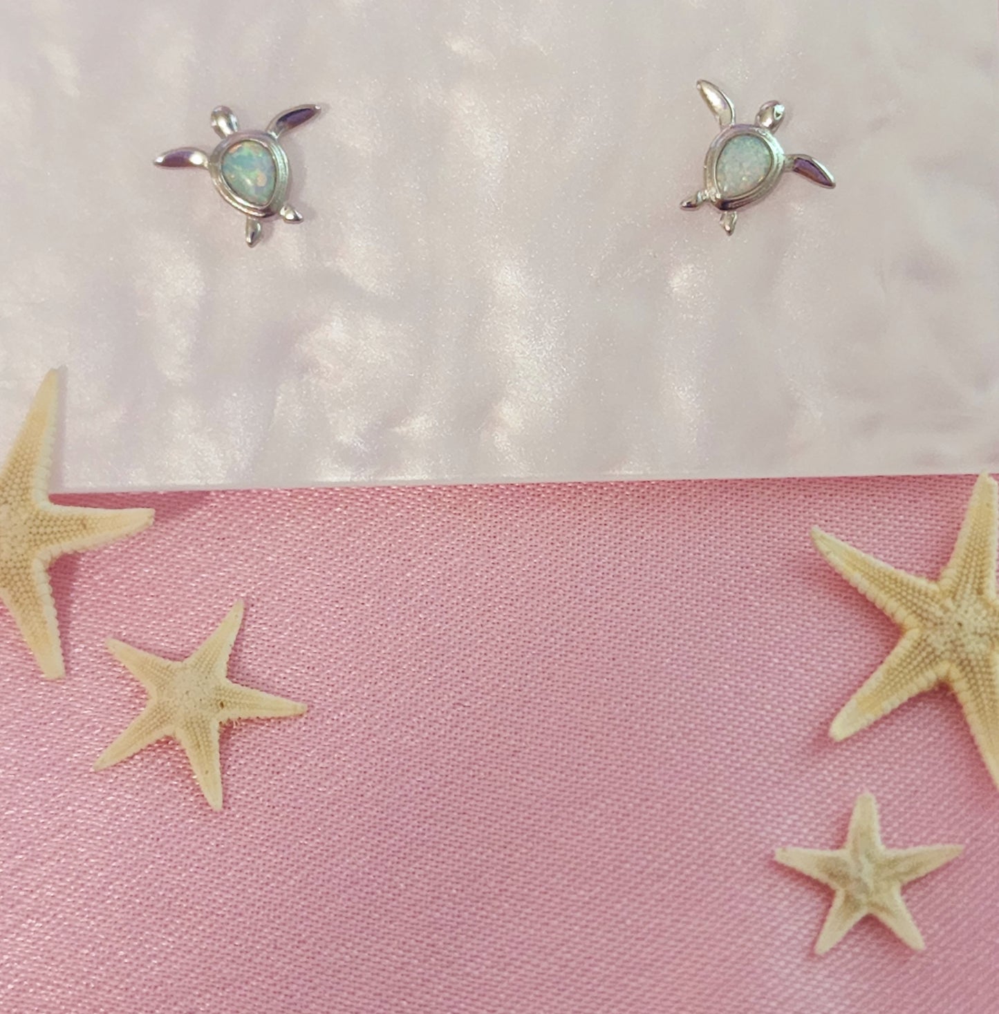 Pantallas de tortugas con piedra opal