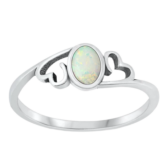 Sortija de corazones con piedra opal blanco