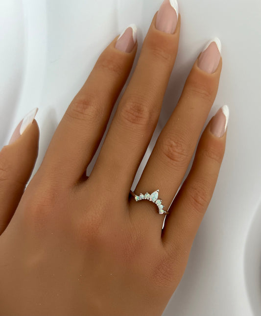 Sortija con piedra opal blanco