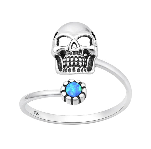 Sortija de calavera con piedra opal azul