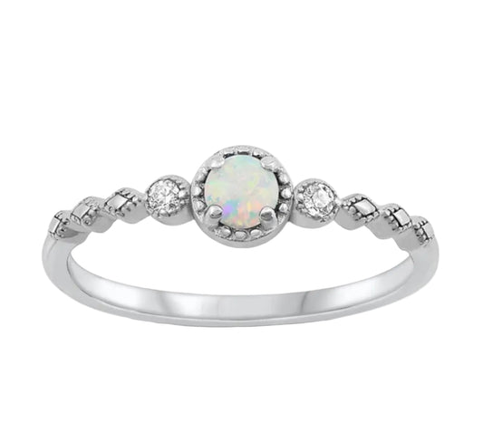 Sortija con piedra opal blanco y zirconia